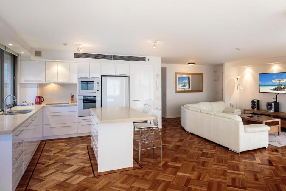 Dorchester On The Beach Apartment hotel in Surfers Paradise