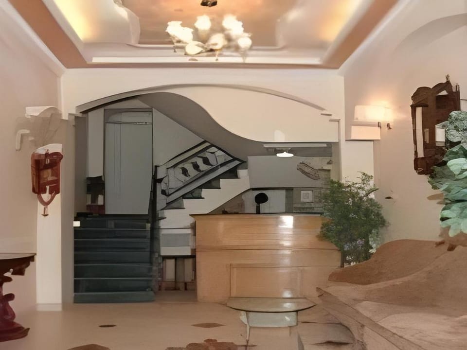 Hotel Simla Palace Hotel in Lucknow
