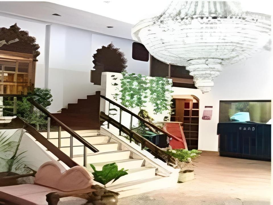 Hotel Simla Palace Hotel in Lucknow