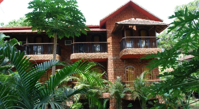Sea Breeze Beach Hotel Resort in Candolim