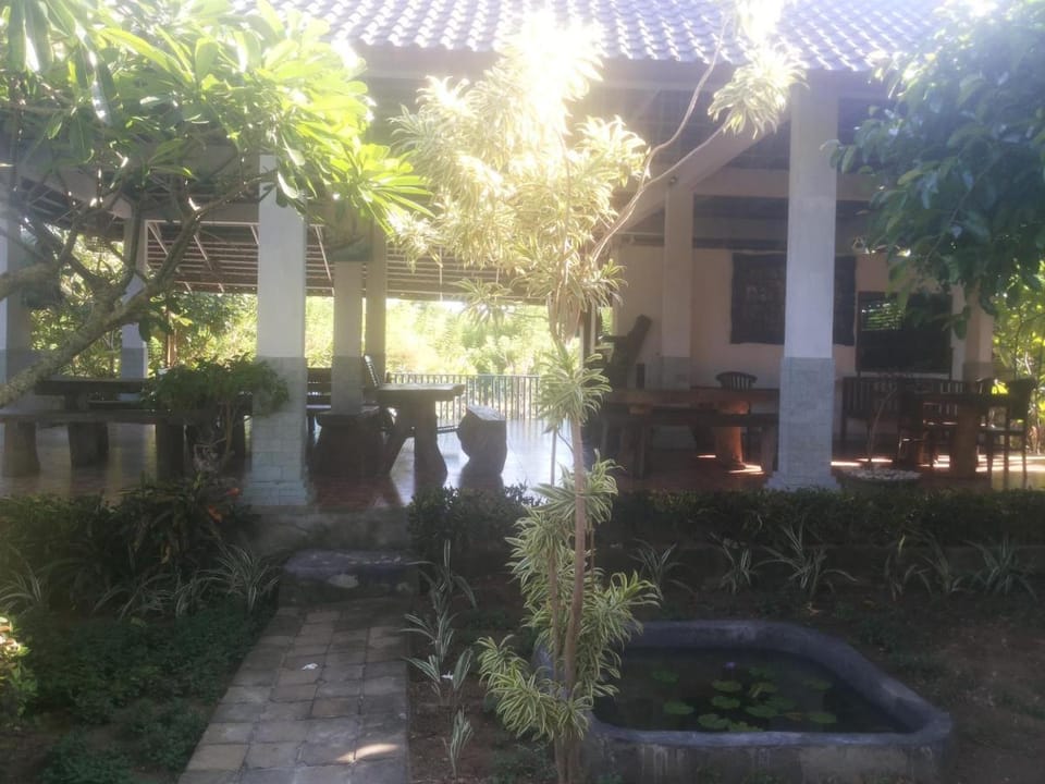 Lotus Garden Huts Campground/ 
RV Resort in Nusapenida