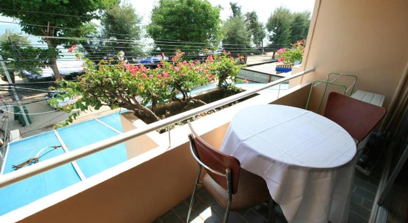 Beachfront Hotel Cha Am Bed and Breakfast in Thailand