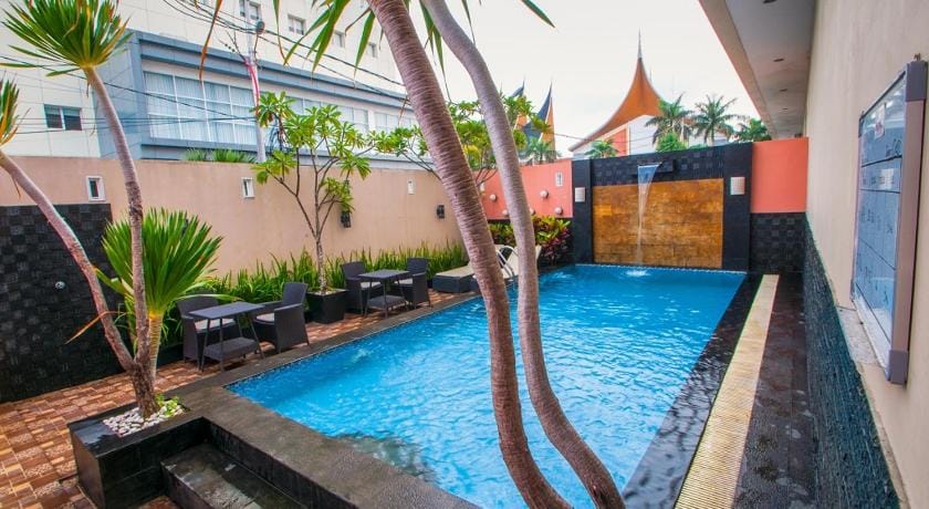 Daima Hotel Padang Hotel in Padang