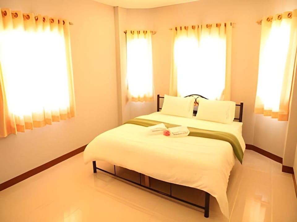 Baan Kinlom Chom Daw Khao Yai Hotel in Laos