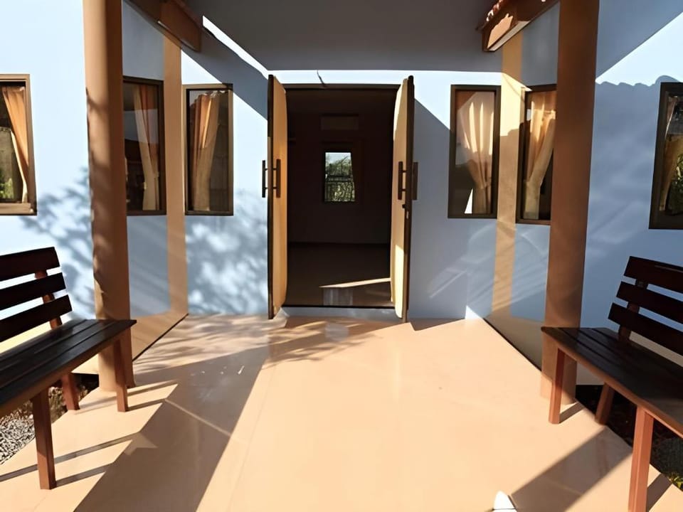 Baan Kinlom Chom Daw Khao Yai Hotel in Laos