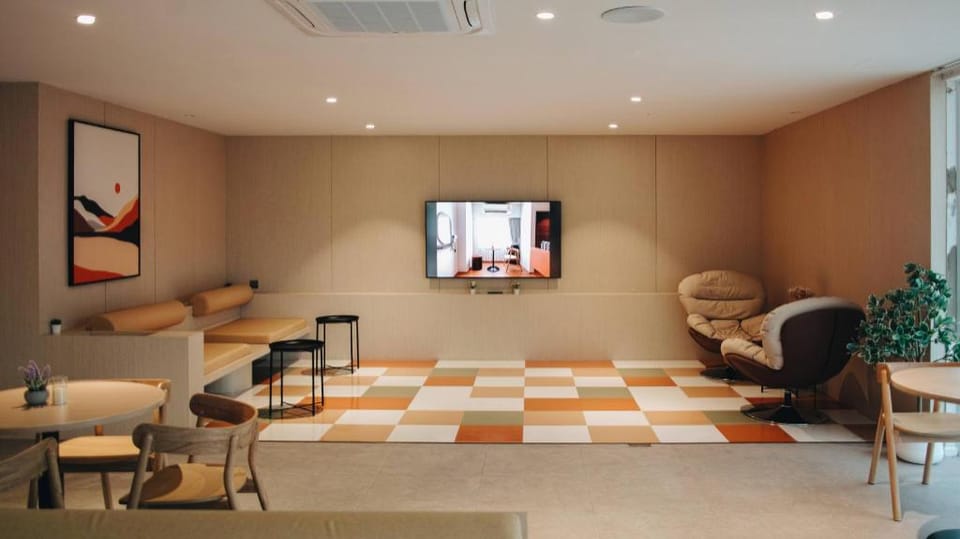 777 Hometel Hotel in Laos