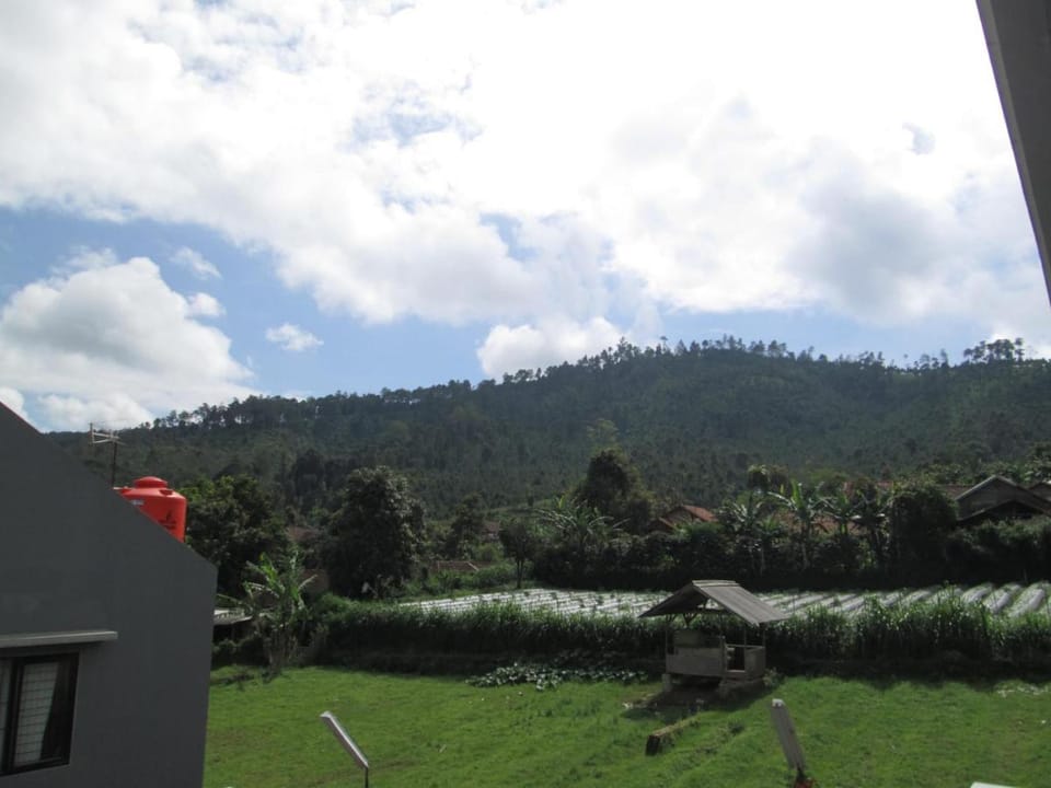 Osmond Villa Resort Campground/ 
RV Resort in Lembang