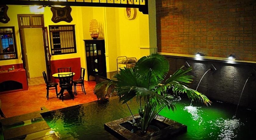 99 Oldtown Boutique Guesthouse Bed and Breakfast in Wichit