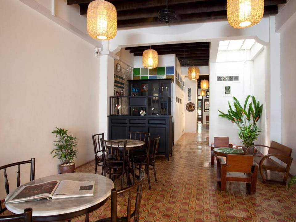 99 Oldtown Boutique Guesthouse Bed and Breakfast in Wichit