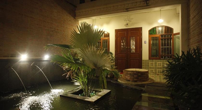 99 Oldtown Boutique Guesthouse Bed and Breakfast in Wichit