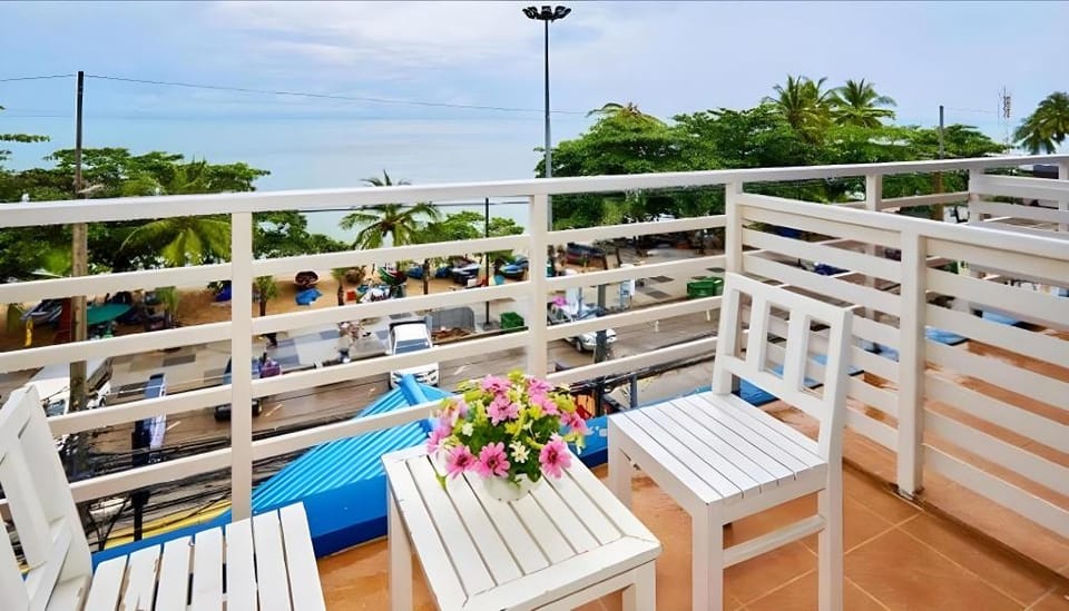 Blue House Beach Hotel in Pattaya City