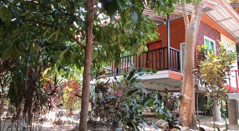 Khao Sok Island Resort Bed and Breakfast in Khlong Sok