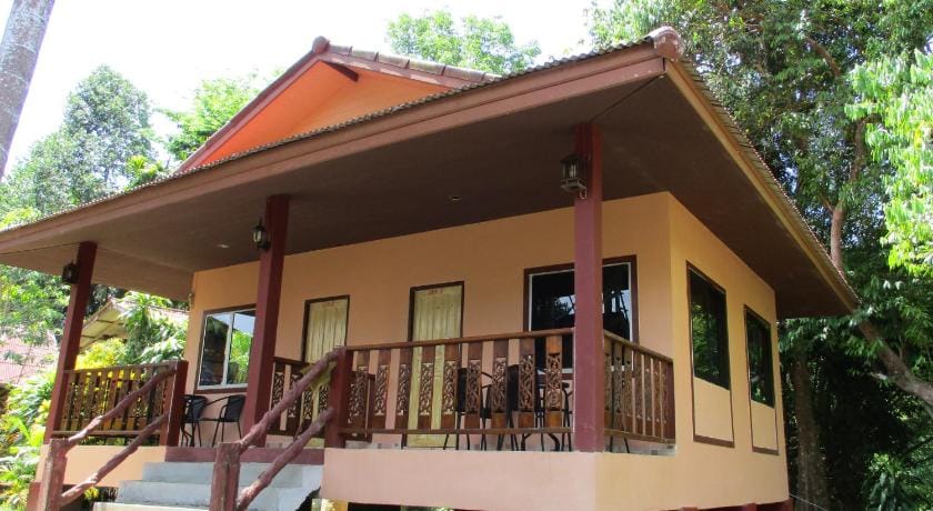 Khao Sok Island Resort Bed and Breakfast in Khlong Sok