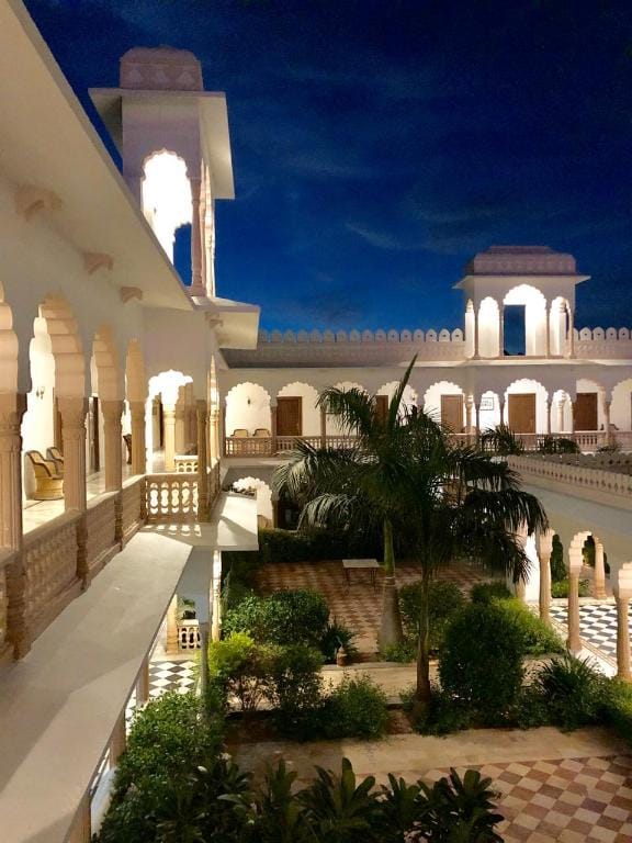 Hotel Surya Vilas Palace Hotel in Uttar Pradesh