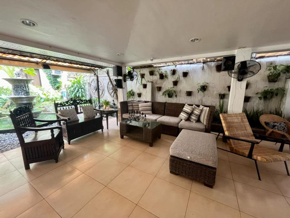 11th Street Bed and Breakfast Hotel in Bacolod