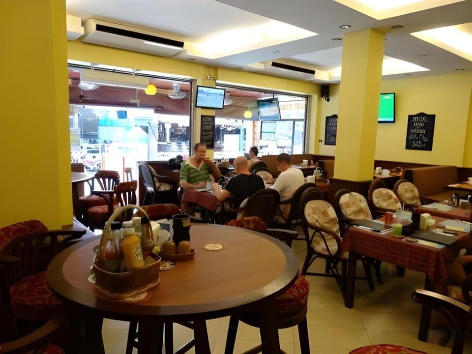 Robin’s Nest Guesthouse & Restaurant Bed and Breakfast in Pattaya City