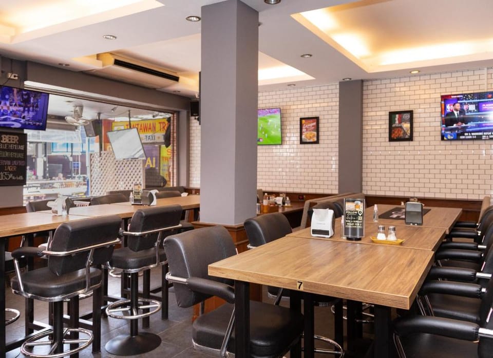Robin’s Nest Guesthouse & Restaurant Bed and Breakfast in Pattaya City