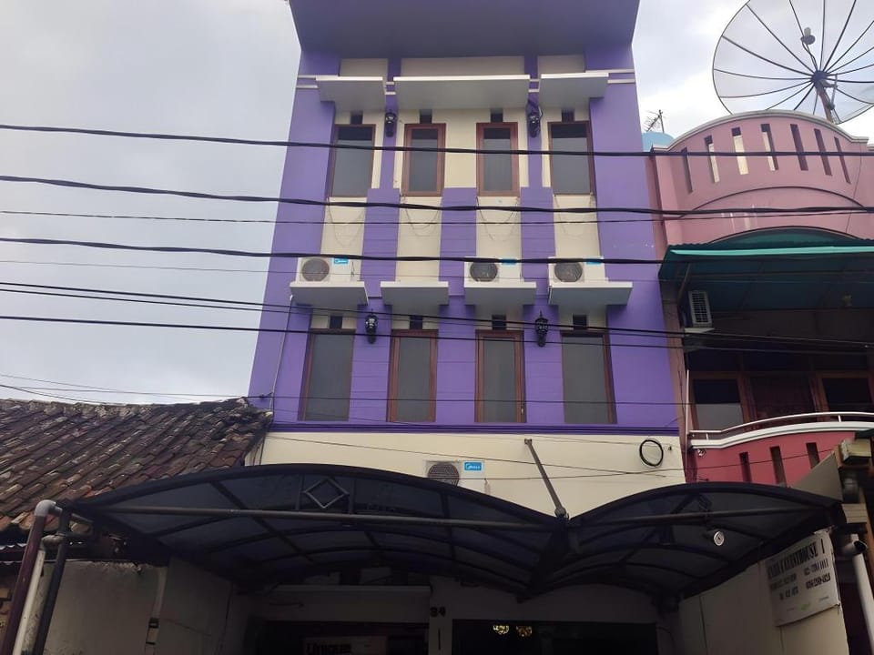 Unique Guesthouse 1 Pasar Baru Bed and Breakfast in Bandung