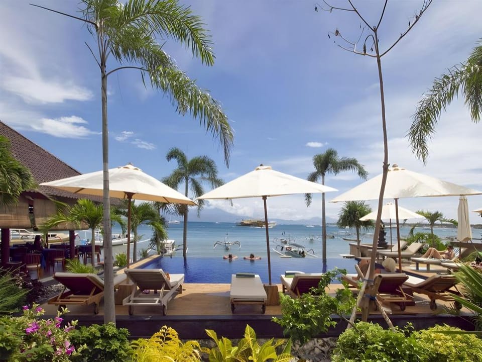 Bay Shore Huts Resort in Nusapenida