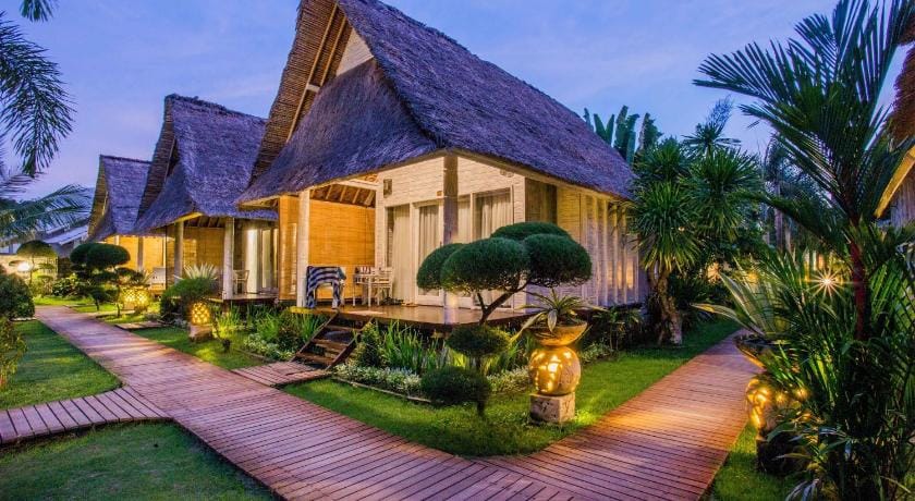 Bay Shore Huts Resort in Nusapenida