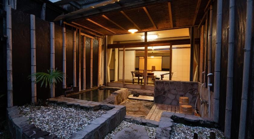 HOTEL SHIRAHAMAKAN Ryokan in Japan