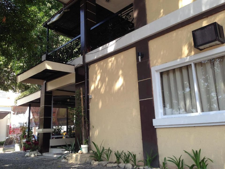 Herbies Mansion Hotel in Subic