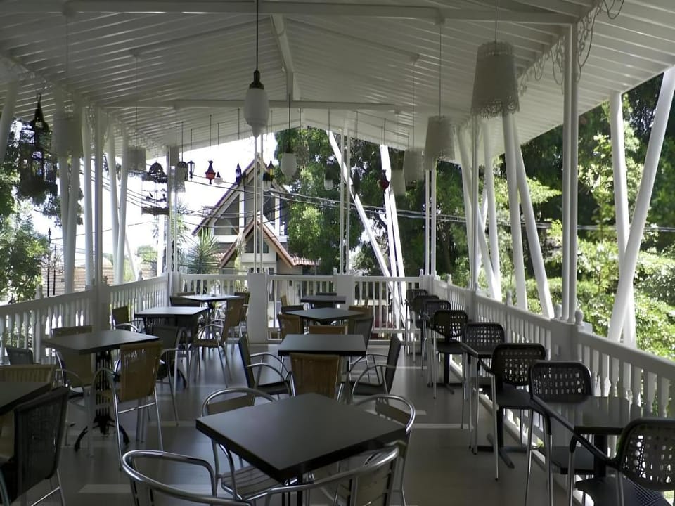 The Victoria Luxurious Guest House Hotel in Parongpong
