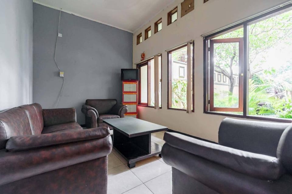 Kemang Place near Lippo Mall Kemang Mitra RedDoorz Bed and Breakfast in South Jakarta City
