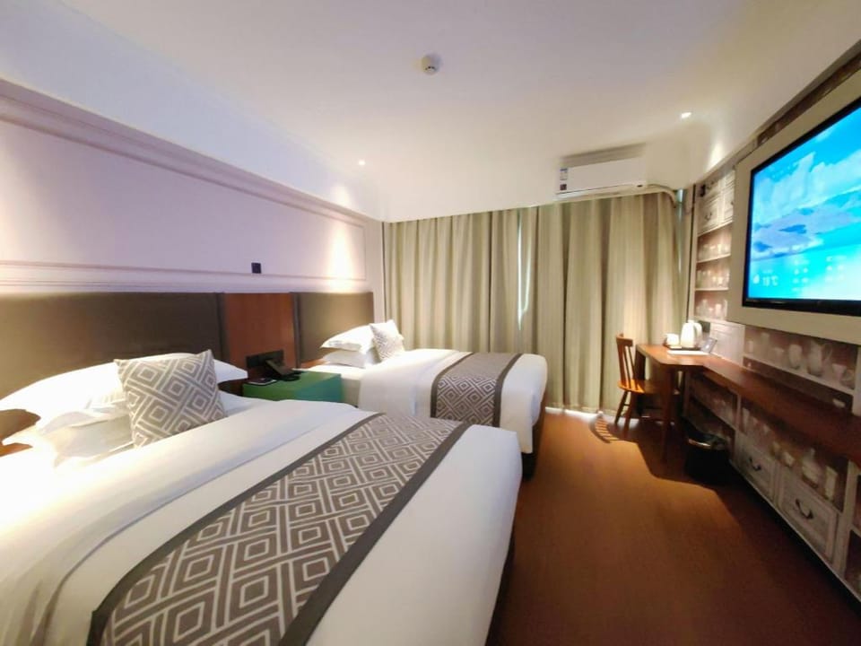 GEM Hotel Wuning Road Zhenping Road Metro Station Hotel in Shanghai