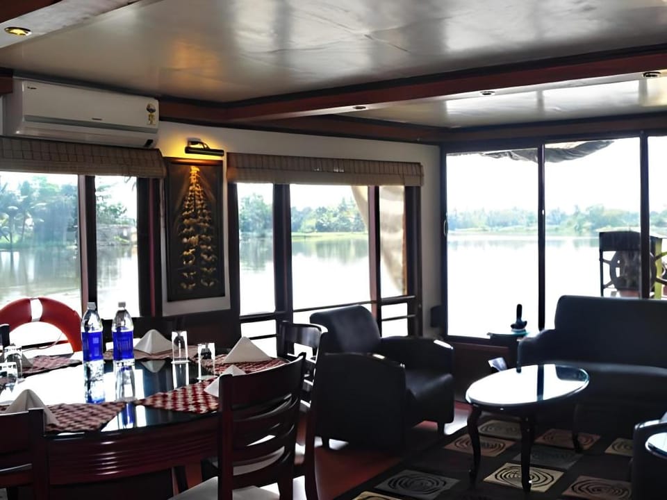 Citrus Retreats Hotel in Alappuzha