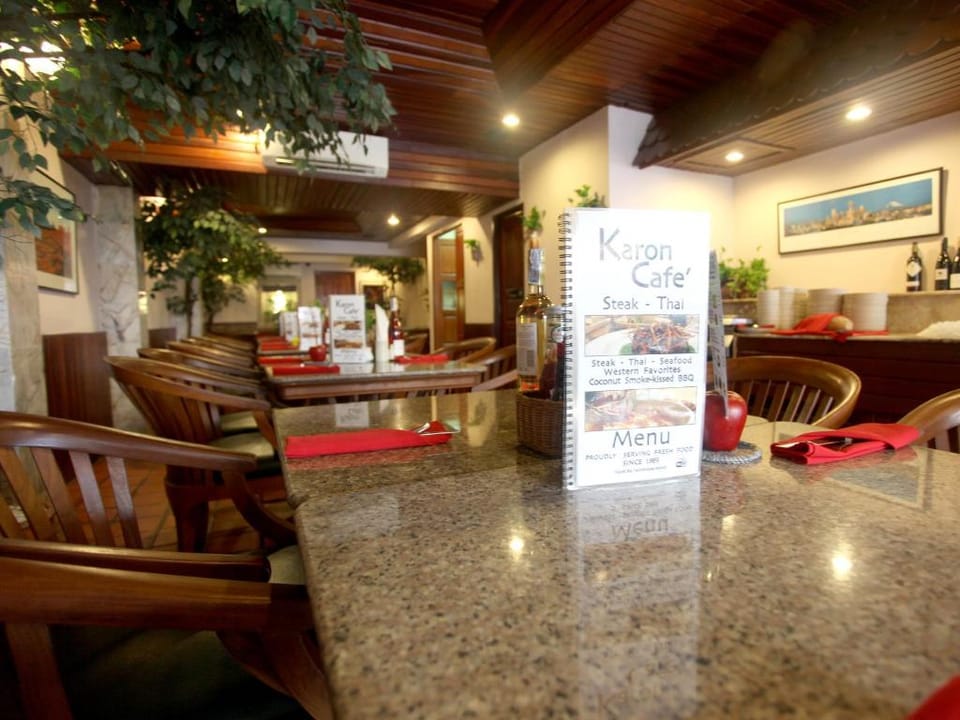 Karon Cafe Inn Hotel in Phuket