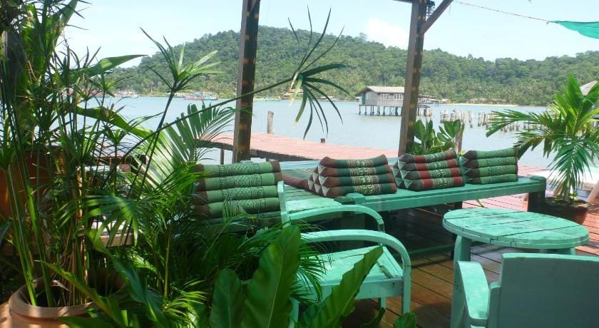 Oceanblue Guest House Bed and Breakfast in Koh Chang Tai