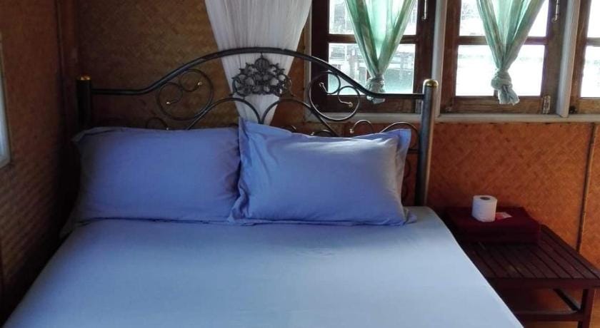Oceanblue Guest House Bed and Breakfast in Koh Chang Tai