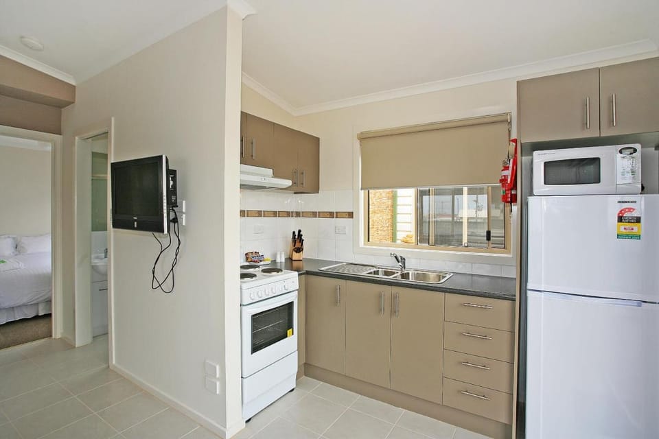 Warrnambool Holiday Village Campground/ 
RV Resort in Warrnambool