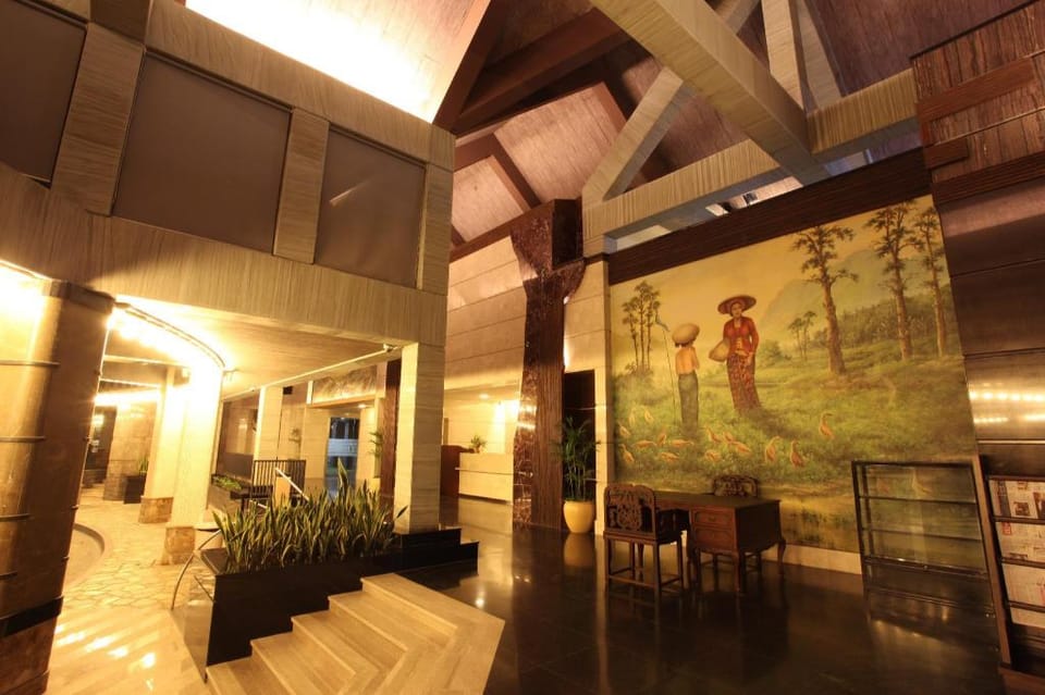 Crown Victoria Hotel Tulungagung Hotel in East Java