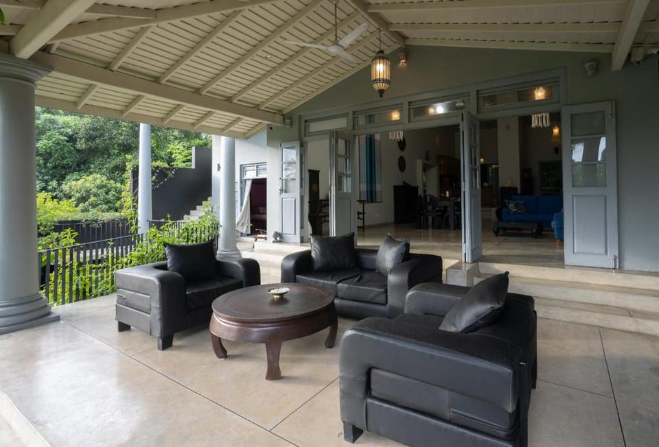 Hibiscus Villa Hotel in Southern Province
