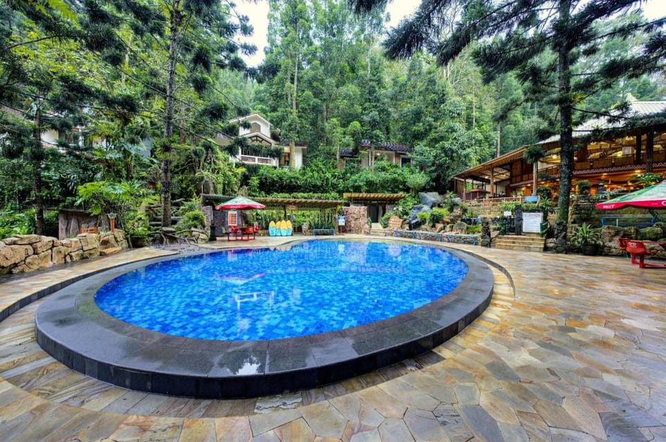 Safari Resort Hotel in Cisarua