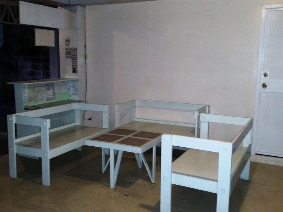Mainstreet Pension House Hotel in Bacolod