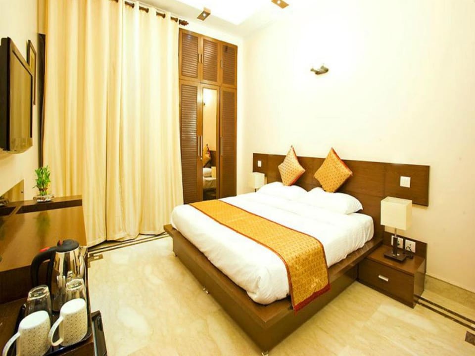 Evergreen Suites Defence Colony Bed and Breakfast in New Delhi