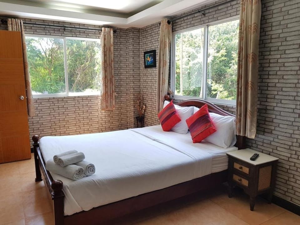 Spa Guest House Bed and Breakfast in Pattaya City
