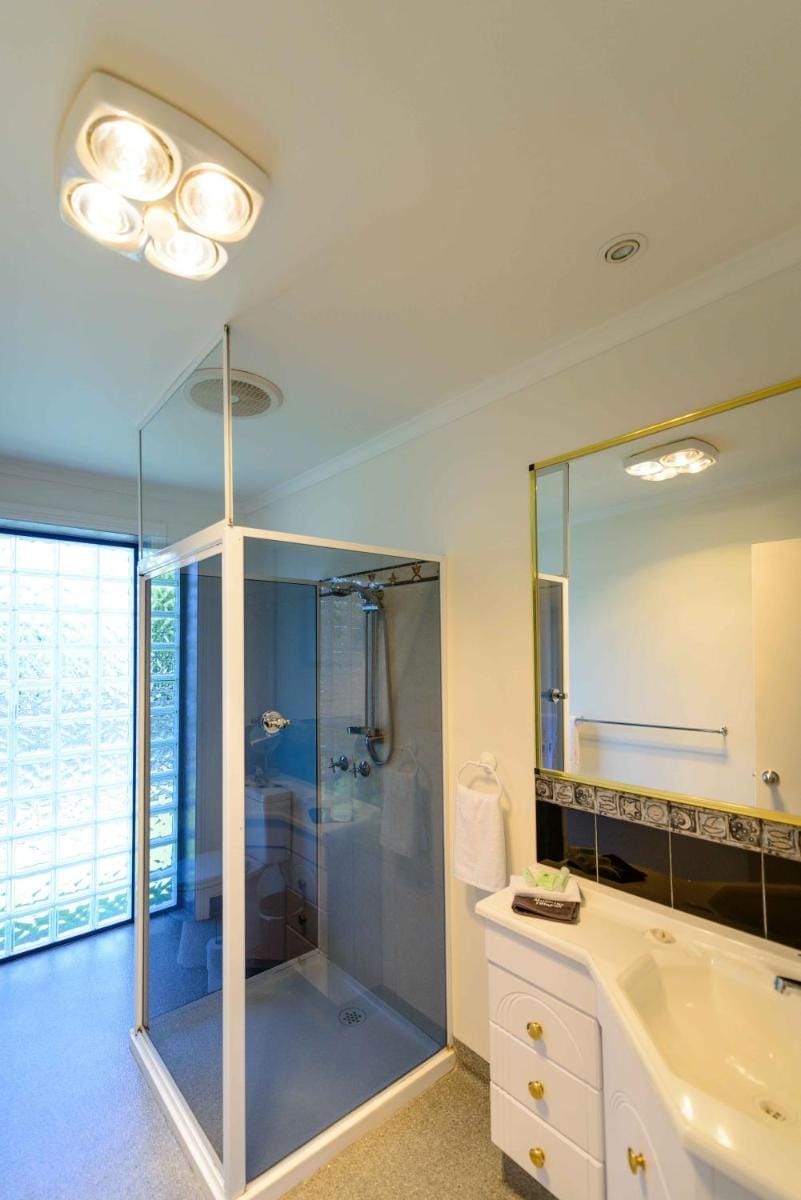 Georges Bay Apartments Apartment hotel in St Helens