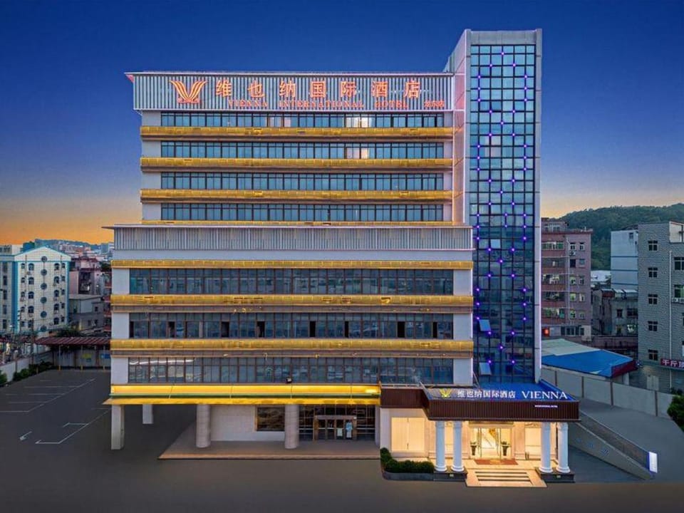 Vienna Hotel Shenzhen Longgang Longdong Branch Hotel in Shenzhen