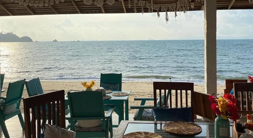 Heaven Beach Eco resort & Art Resort in Ko Phayam