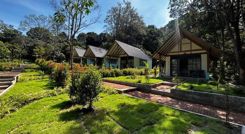 Heaven Beach Eco resort & Art Resort in Ko Phayam