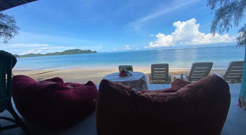 Heaven Beach Eco resort & Art Resort in Ko Phayam