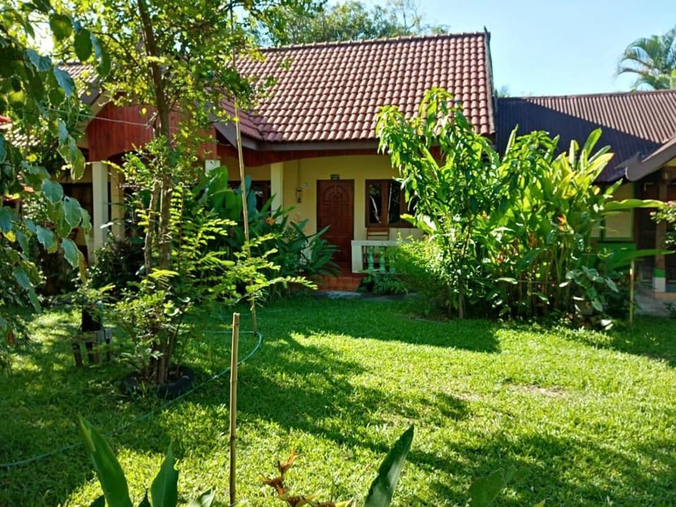 Anouxa Riverview Guesthouse Bed and Breakfast in Laos