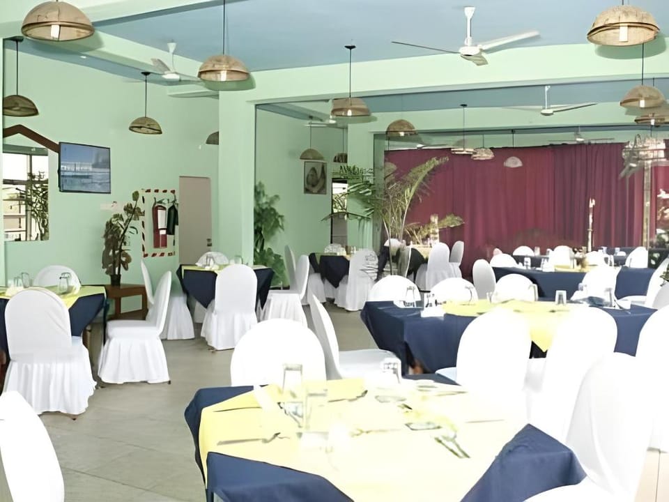 Hotel Home Feel Hotel in Negombo