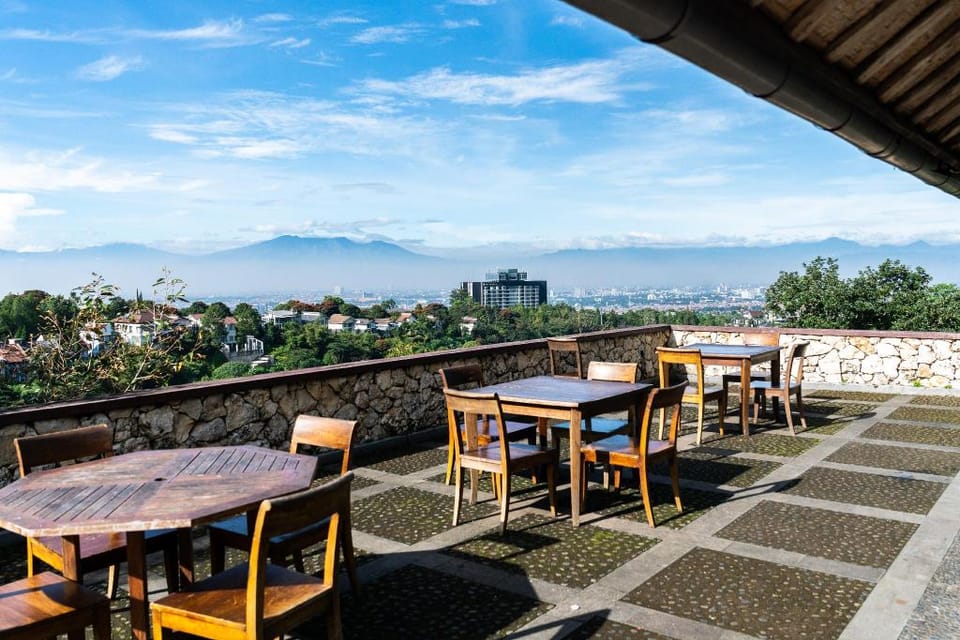 Dago Heuvel Resort Hotel in Bandung