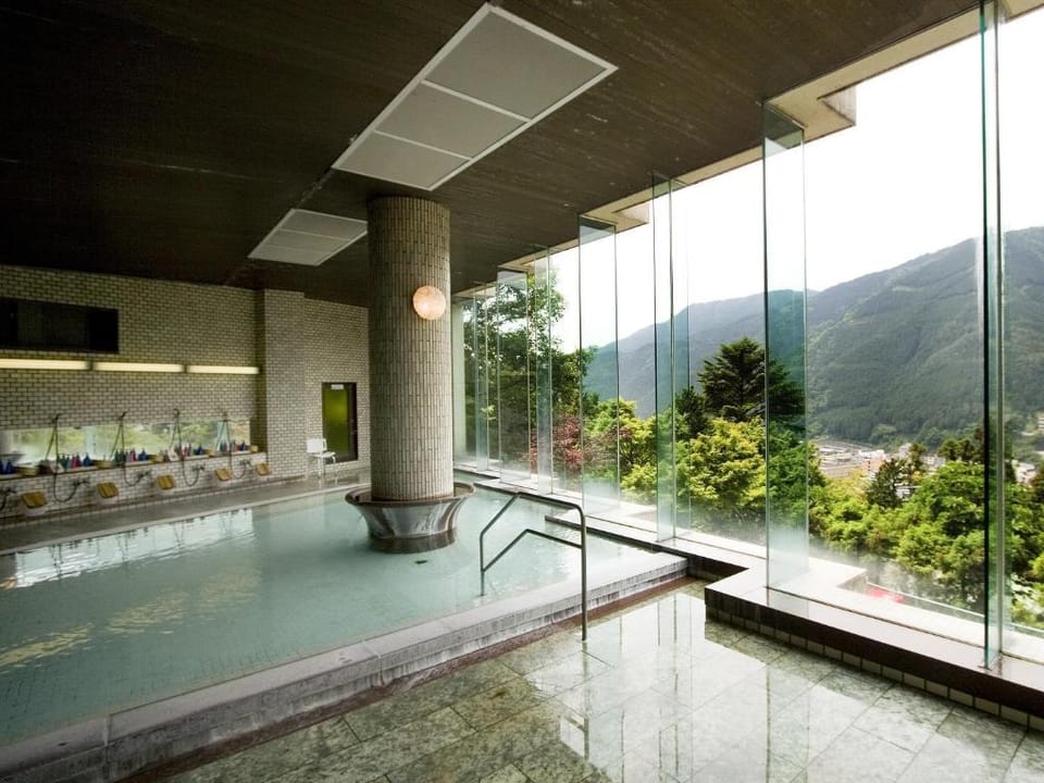 Yunoshimakan Ryokan in Tokyo Prefecture