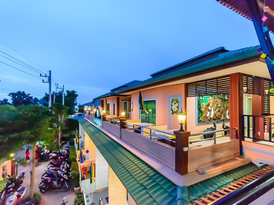 Baan Tonpai Koh Larn Hotel in Chon Buri Changwat